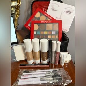 NWT Mirabella Essential Artist Professional Makeup Kit & Case